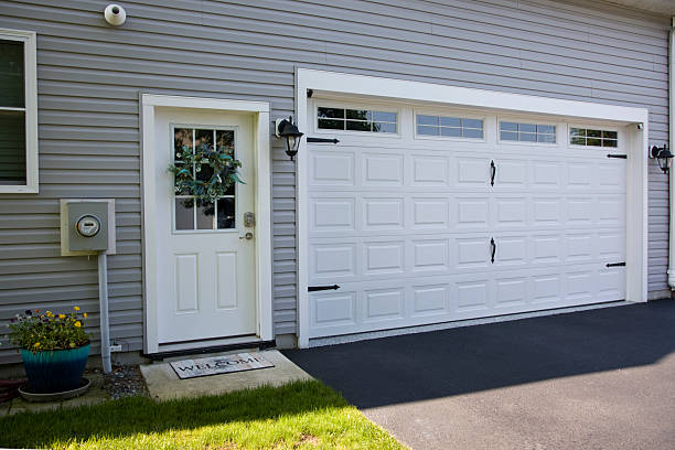 24/7 Emergency Garage Door Panel Replacement experts in Moss Beach, CA